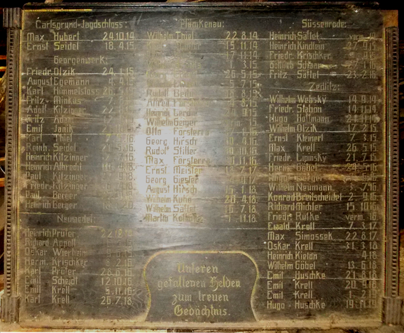 Gedenktafel in der Kirche zu Plümkenau (Radomierowice) an die Gefallenen des 1. Weltkrieges, aufgenommen im Oktober 2014.