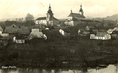 Ortsansicht mit Kirche