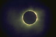 Korona und Protuberanzen